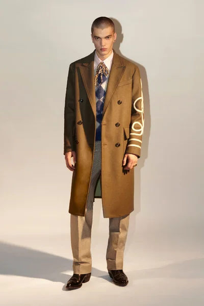 Look 15